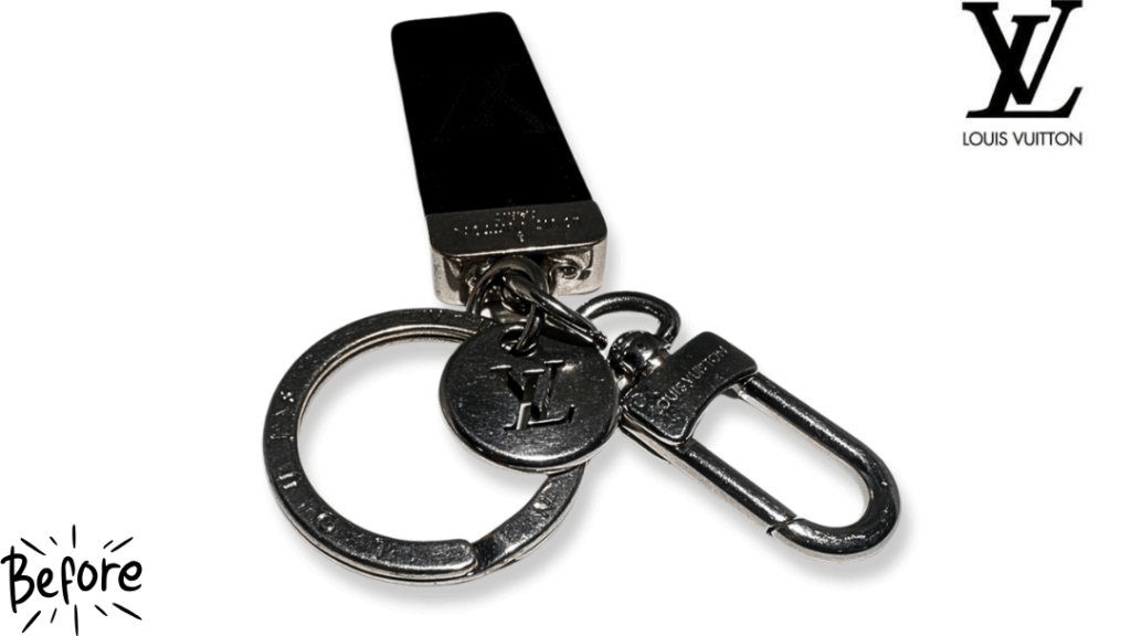 【黄ばみ・くすみ】シルバー系の輝きが失われたLVキーホルダー。修理で「購入時の感動」が蘇る 修理前